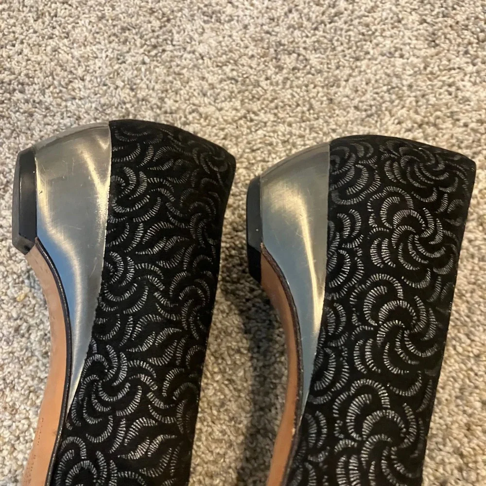 VTG Salvatore Ferragamo Black Silver Swirl Flower Wedge Pumps 7.5 AAAA Narrow